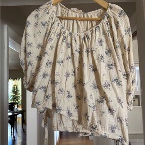 Floral Cream and Blue Women's Neuflora Top